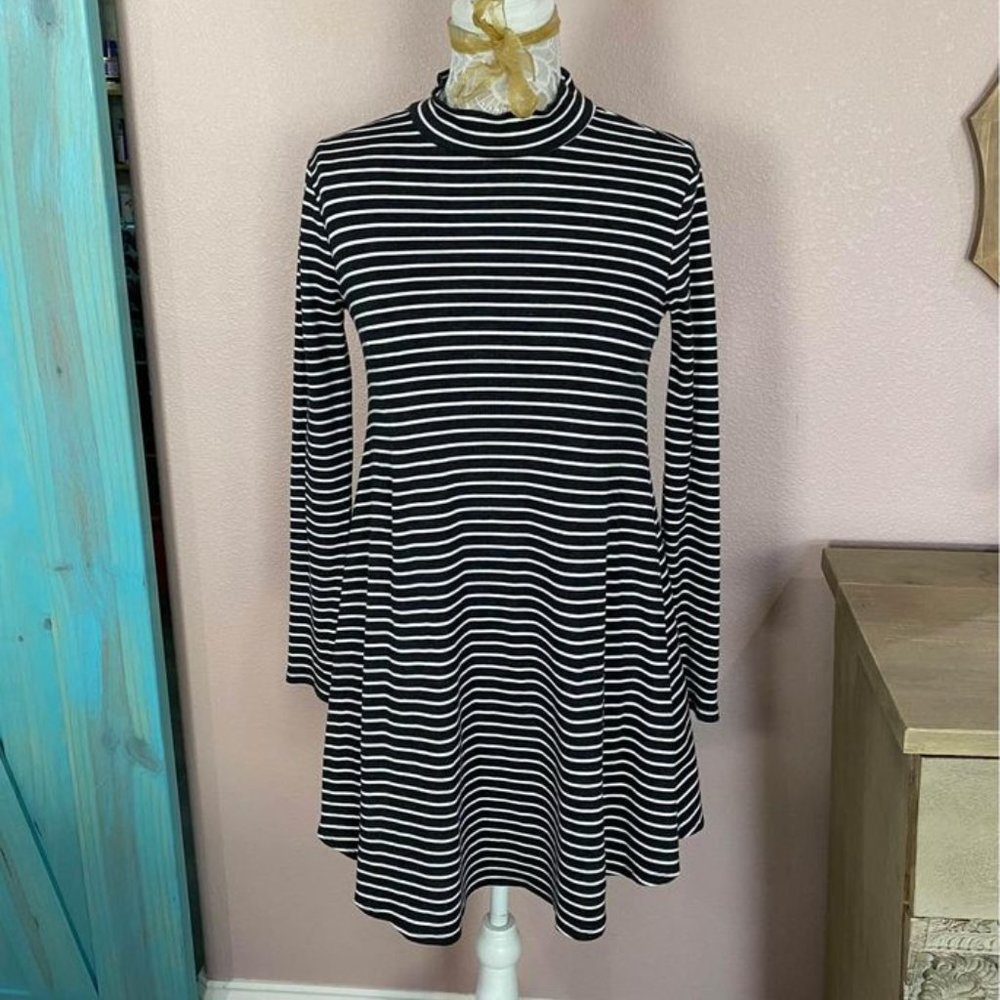 Abercrombie & Fitch Women’s Black/White Striped Dress - XS